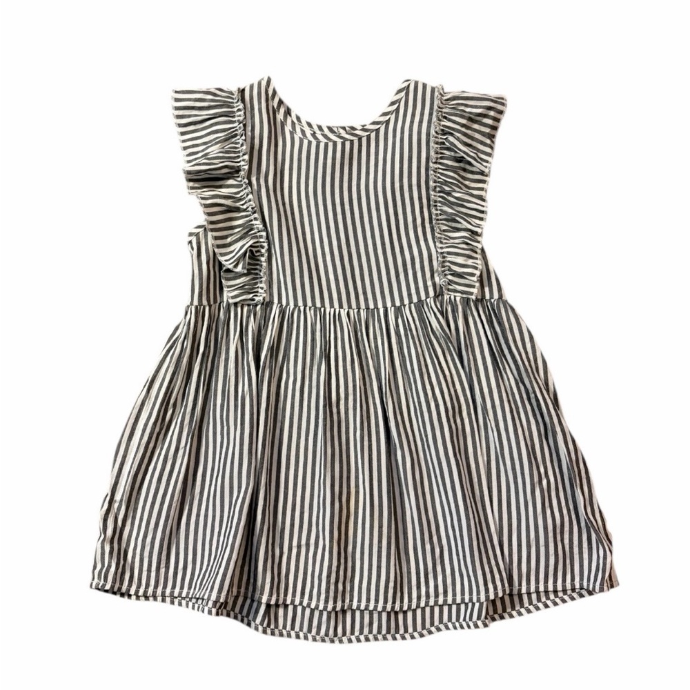 Girl’s Gray/White Striped Ruffled Sleeveless Top Size XXXL (Girl’s 8/9 U.S.)
